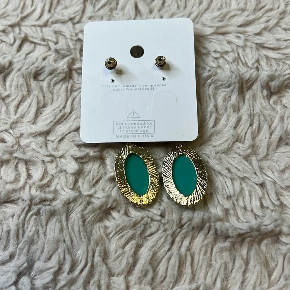 2/$15 NWT Green & Gold Gemstone Drop Earrings Statement Dangle Earrings